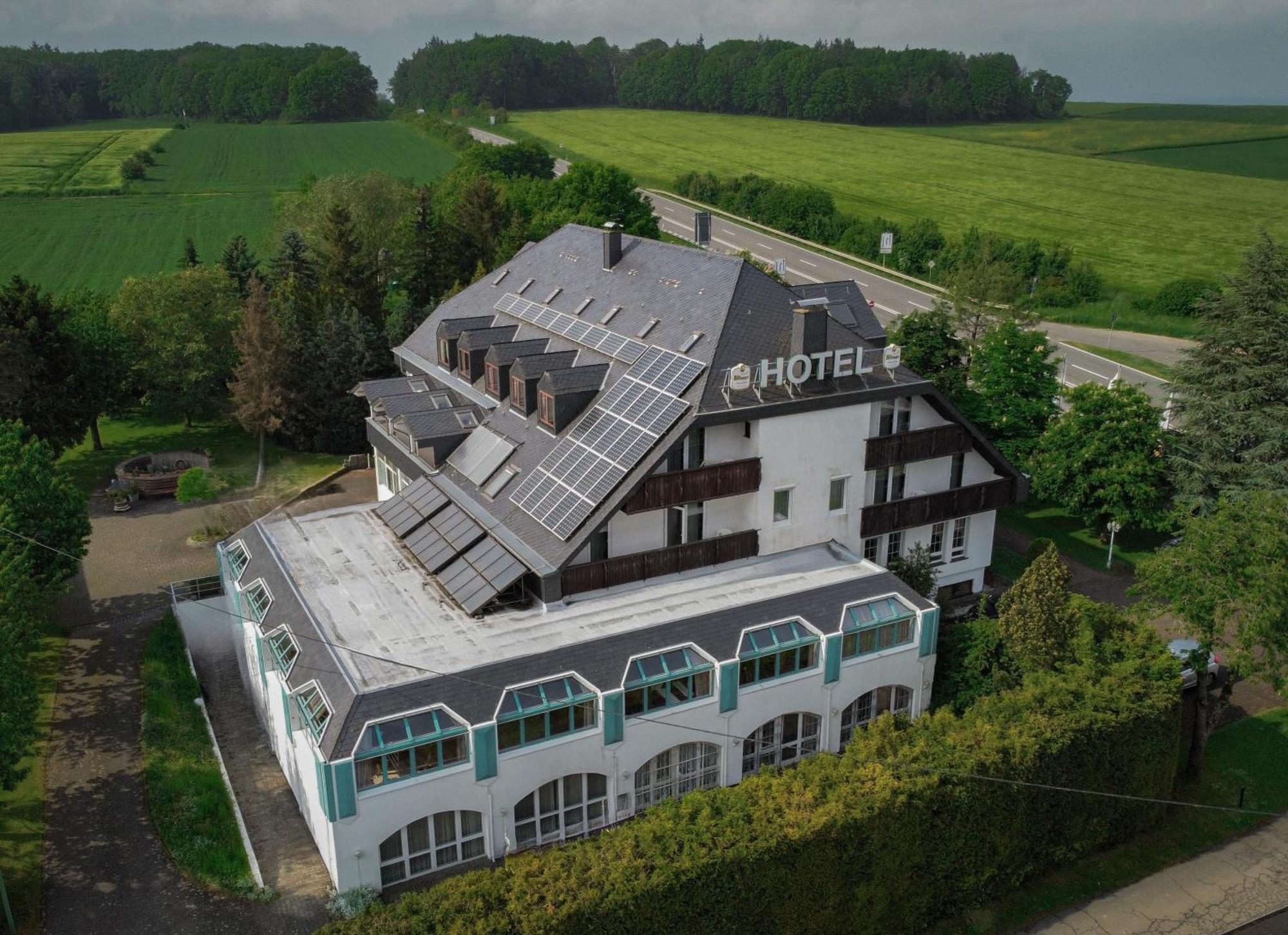 Zenner'S Landhotel Newel Eksteriør bilde